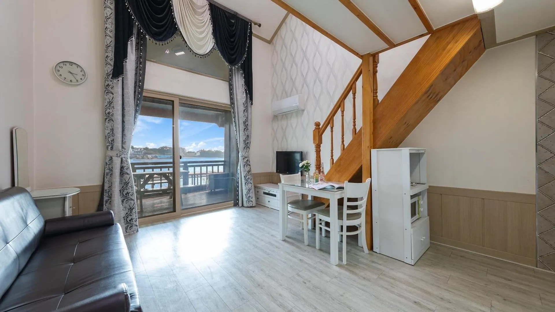 강화 그랑블루펜션 게스트하우스